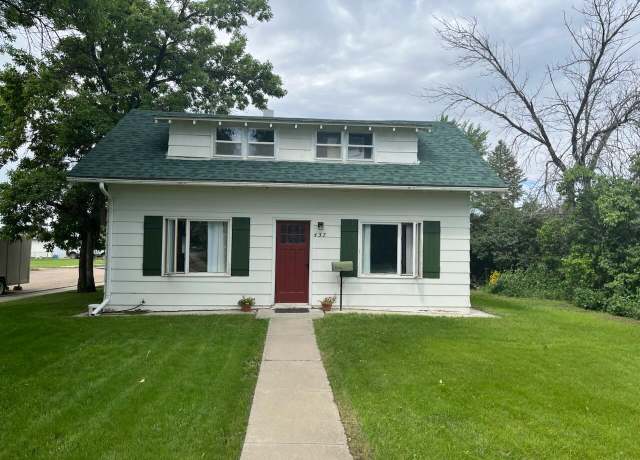 Property at 437 New York St, Chinook, MT 59523, 3 beds, 1.5 baths