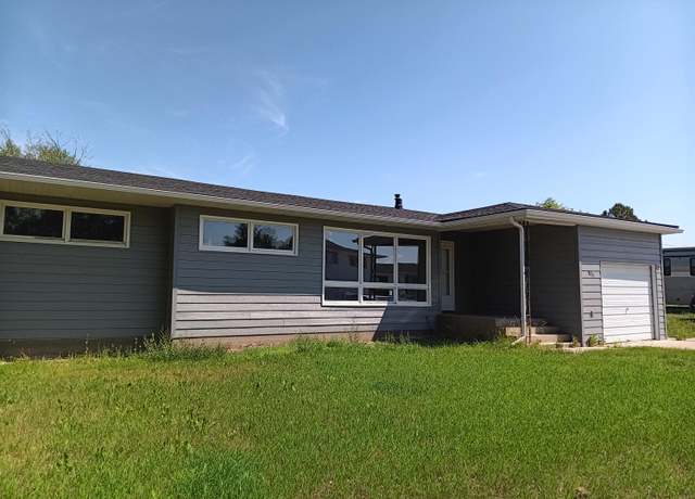 Property at 823 8th St, Havre, MT 59501, 4 beds, 2.5 baths