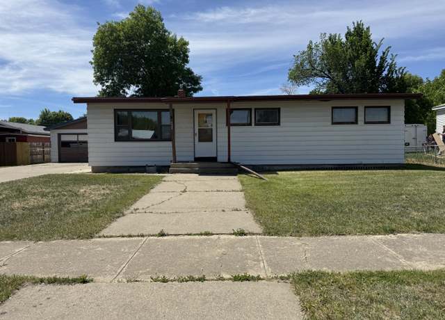 Property at 1030 Washington Ave, Havre, MT 59501, 5 beds, 1.5 baths