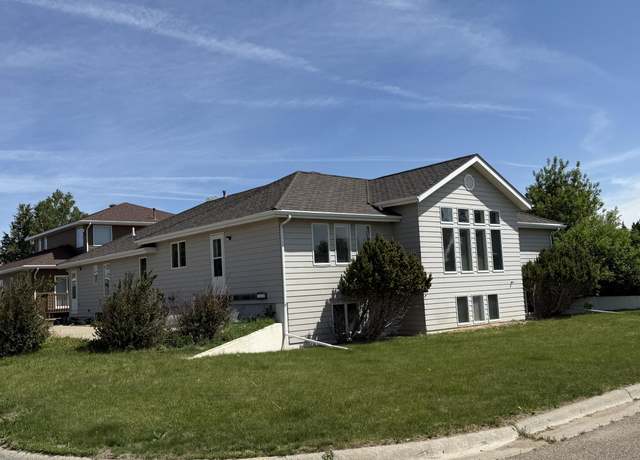 Property at 1620 Northern Heights Dr, Havre, MT 59501, 5 beds, 3 baths