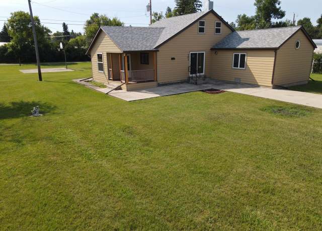 Property at 701 East Montana St, Lewistown, MT 59457, 2 beds, 1.5 baths