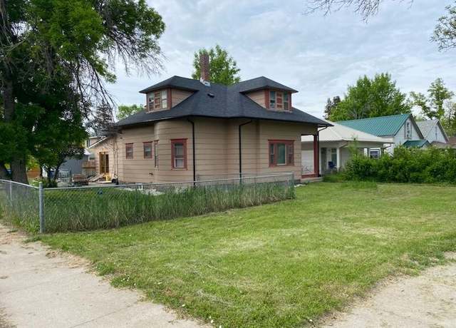 Property at 320 W Boulevard St, Lewistown, MT 59457, 3 beds, 1 bath