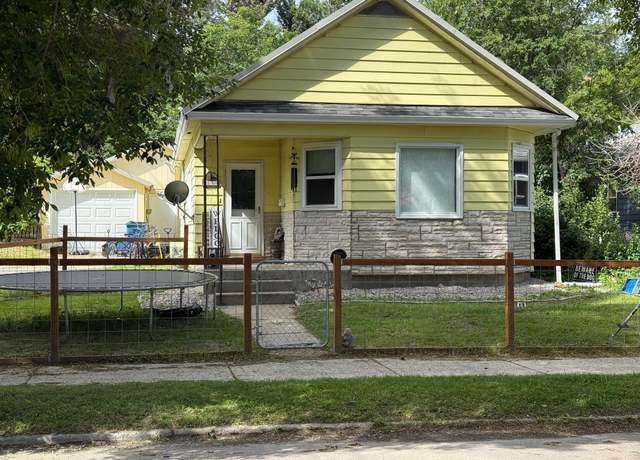 Property at 612 5th Ave N, Lewistown, MT 59457, 2 beds, 2 baths