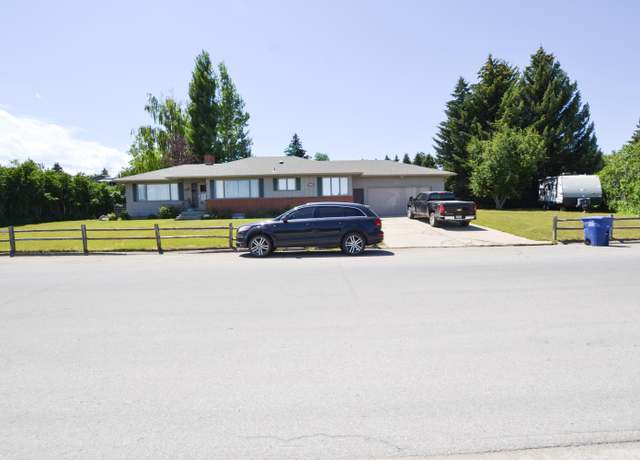 Property at 211 Fluorite Dr, Lewistown, MT 59457, 4 beds, 2 baths