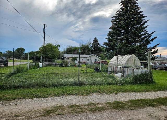 Property at 706 Vrooman St, Lewistown, MT 59106, 2 beds, 1 bath