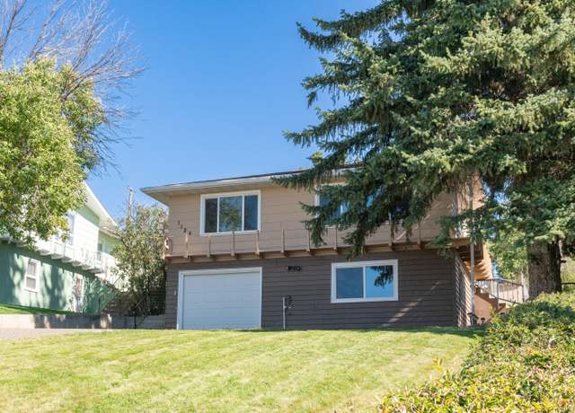 Property at 1125 9th Ave, Havre, MT 59501, 4 beds, 2.5 baths