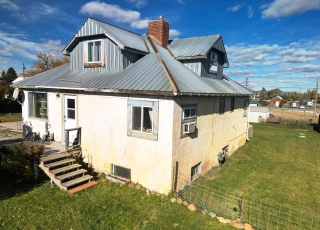 Property at 414 Warr St, Lewistown, MT 59457, 3 beds, 2 baths