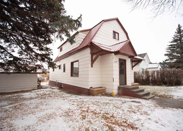 Property at 304 Illinois St, Chinook, MT 59523, 3 beds, 1 bath