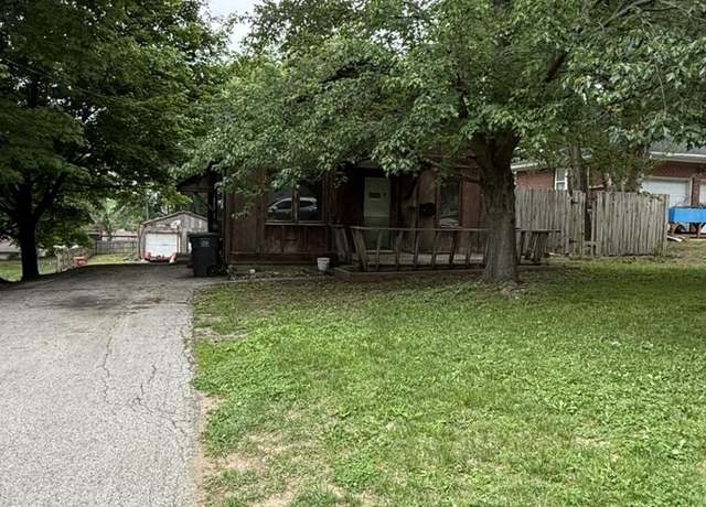 Property at 102 E Thornton Ave, Des Moines, IA 50315, 3 beds, 2 baths