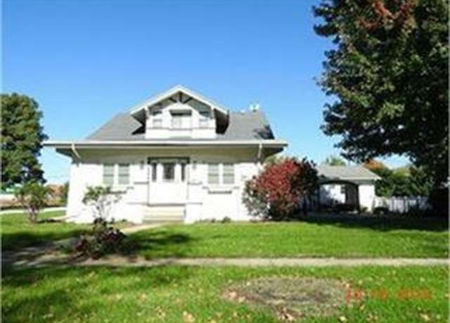 Property at 401 2nd St SE, State Center, IA 50247, 3 beds, 1.5 baths