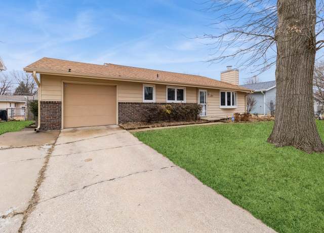 Property at 2006 Catalina Pl, Marshalltown, IA 50158, 3 beds, 2 baths
