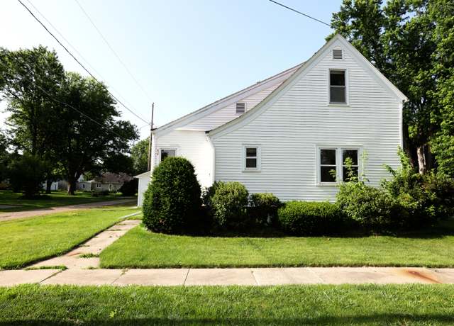Property at 816 15th St, Boone, IA 50036, 3 beds, 2 baths