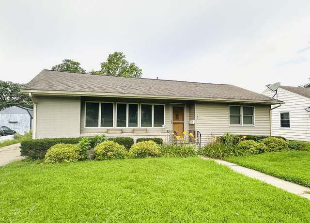 Property at 1715 Tama St, Boone, IA 50036, 4 beds, 2 baths