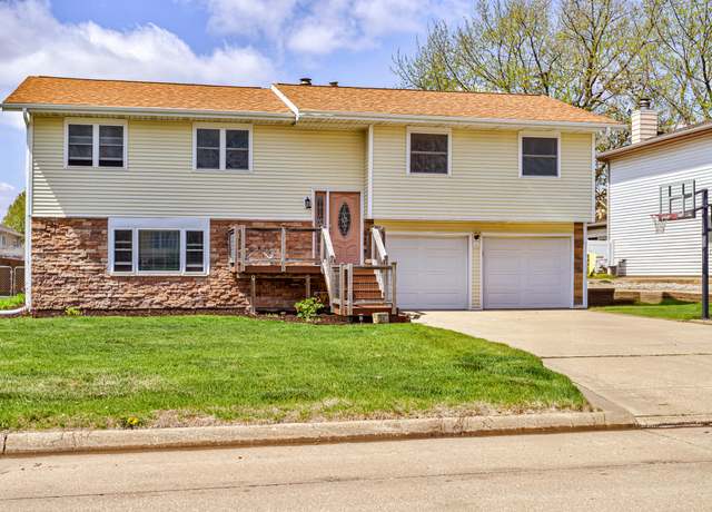 Property at 211 Aurora St, Boone, IA 50036, 3 beds, 2.5 baths