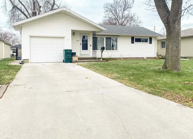 Property at 625 15th St Pl, Nevada, IA 50201, 3 beds, 2 baths