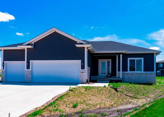 Property at 205 11th Ct NW, Bondurant, IA 50035, 5 beds, 3 baths