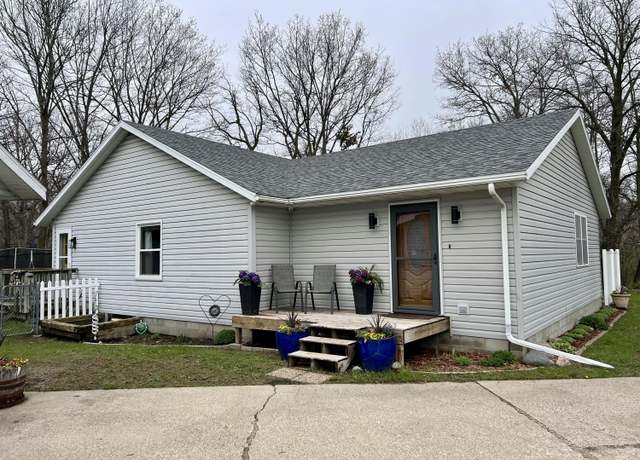 Property at 301 Wood St, Webster City, IA 50595, 5 beds, 3 baths