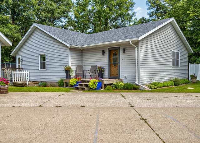 Property at 301 Wood St, Webster City, IA 50595, 5 beds, 3 baths