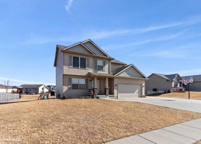 Property at 2422 Birch St, Granger, IA 50109, 4 beds, 3.5 baths