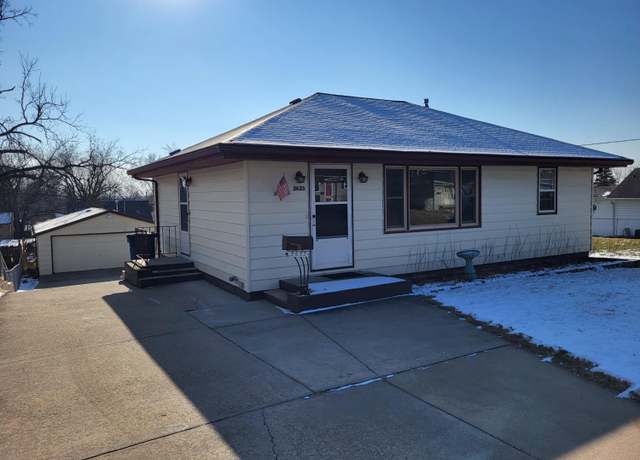 Property at 2633 Grandview Ave, Des Moines, IA 50317, 2 beds, 2 baths