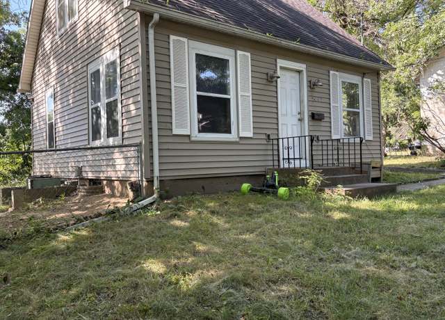 Property at 3002 Woodland St, Ames, IA 50014, 3 beds, 1 bath
