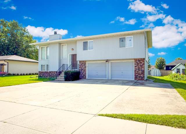 Property at 1912 1st St, Boone, IA 50036, 3 beds, 2.5 baths
