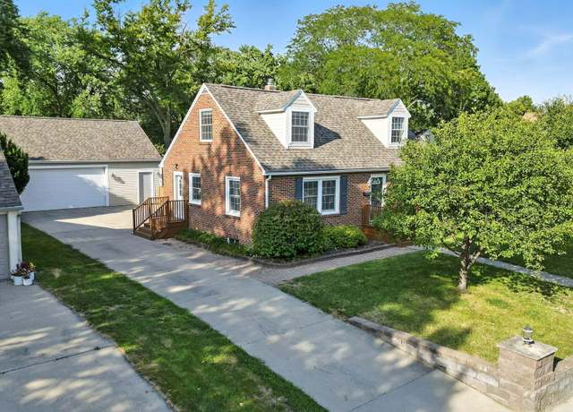 Property at 133 E 13th St, Ames, IA 50010, 4 beds, 2 baths