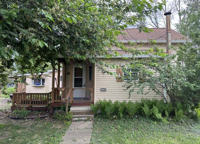Property at 320 4th St, Bagley, IA 50026, 2 beds, 1 bath