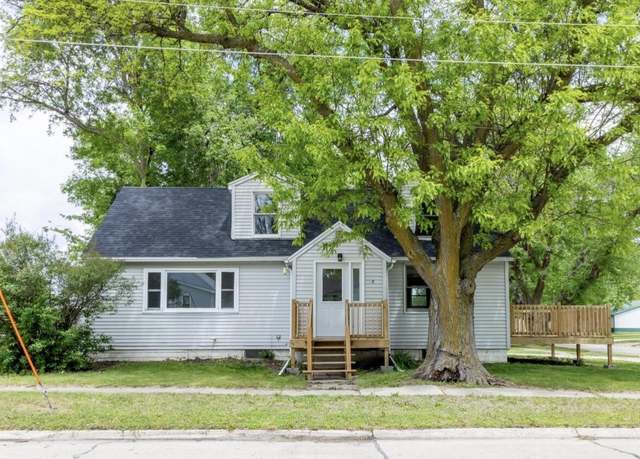 Property at 115 2nd St SE, Belmond, IA 50421, 3 beds, 2 baths