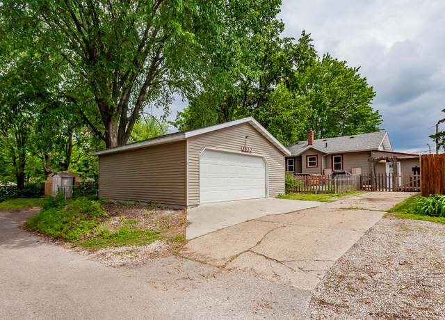 Property at 3830 2nd Ave, Des Moines, IA 50313, 2 beds, 1 bath