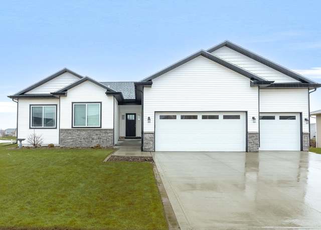 Property at 5406 Westfield Dr, Ames, IA 50014, 5 beds, 3 baths