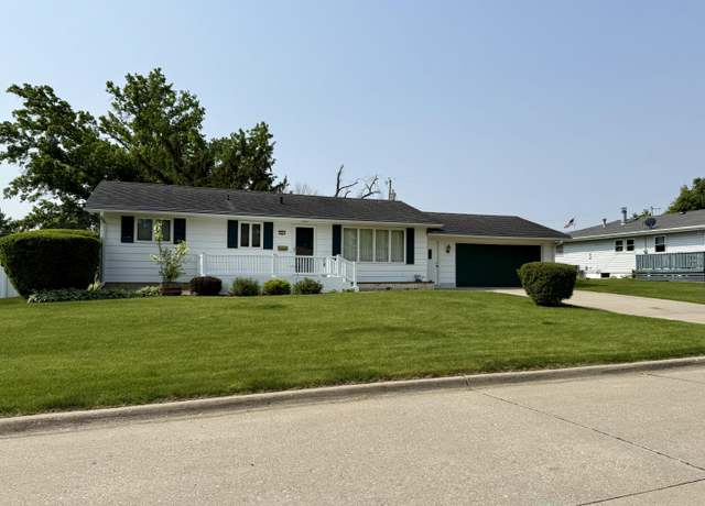 Property at 203 Rainbow Dr, Marshalltown, IA 50158, 3 beds, 2 baths