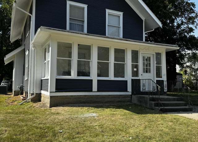 Property at 327 Stanton Ave, Ames, IA 50014, 4 beds, 1.5 baths