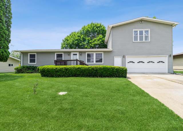 Property at 1606 3rd St Pl, Eldora, IA 50627, 3 beds, 3 baths
