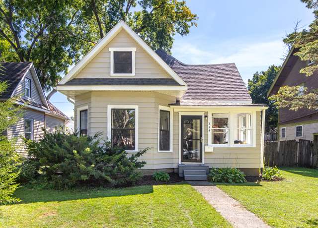 Property at 814 7th St, Ames, IA 50010, 4 beds, 2 baths