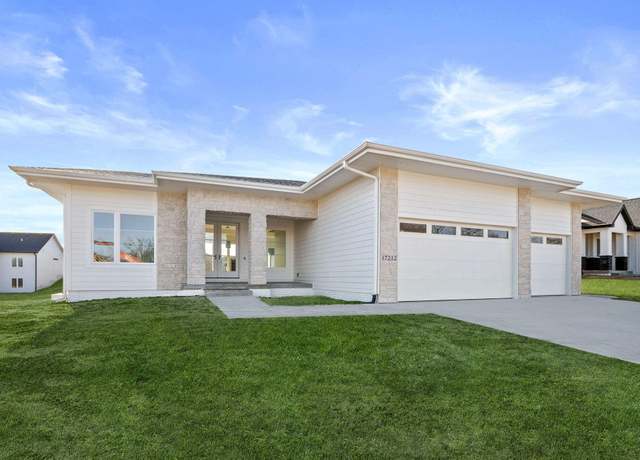 Property at 17212 Springbrook Trl, Urbandale, IA 50323, 5 beds, 3.5 baths