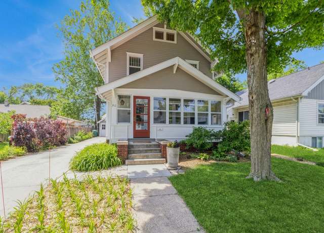 Property at 712 10th St, Ames, IA 50010, 4 beds, 2.5 baths