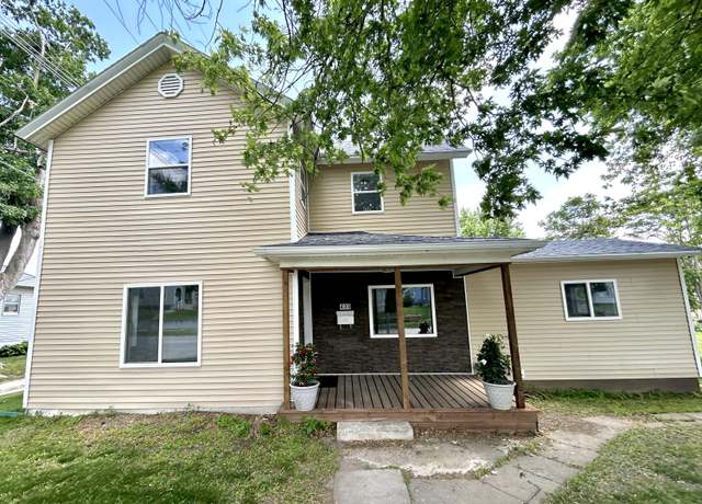 Property at 408 S 3rd St, Marshalltown, IA 50158, 5 beds, 2 baths