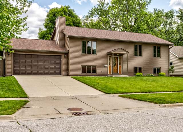 Property at 2844 Monroe Dr, Ames, IA 50010, 6 beds, 3 baths