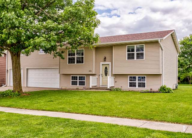 Property at 506 E 5th St, Huxley, IA 50124, 5 beds, 2 baths
