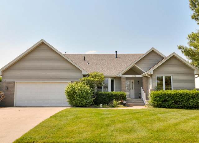 Property at 2617 E Leach Ave, Des Moines, IA 50320, 3 beds, 3 baths
