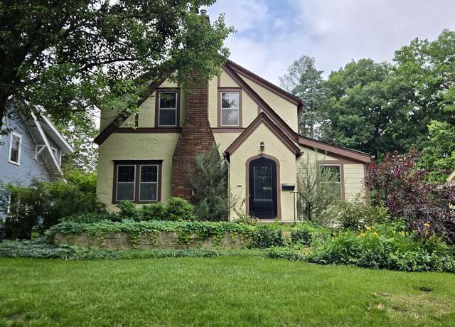 Property at 911 Ridgewood Ave, Ames, IA 50010, 3 beds, 2 baths