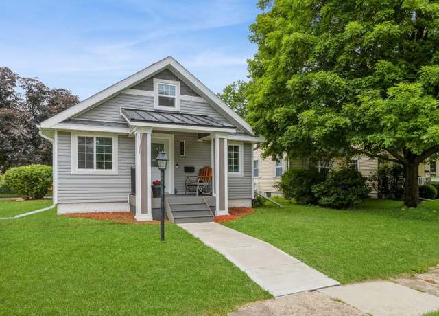 Property at 904 11th St, Nevada, IA 50201, 3 beds, 2 baths