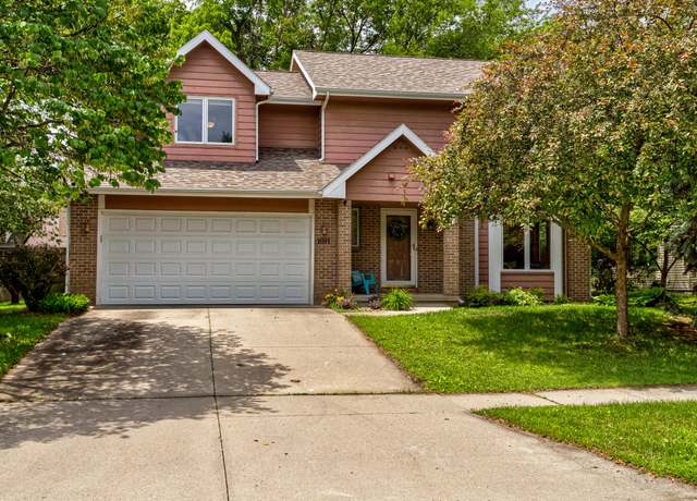Property at 1011 Florida Ave, Ames, IA 50014, 3 beds, 2.5 baths