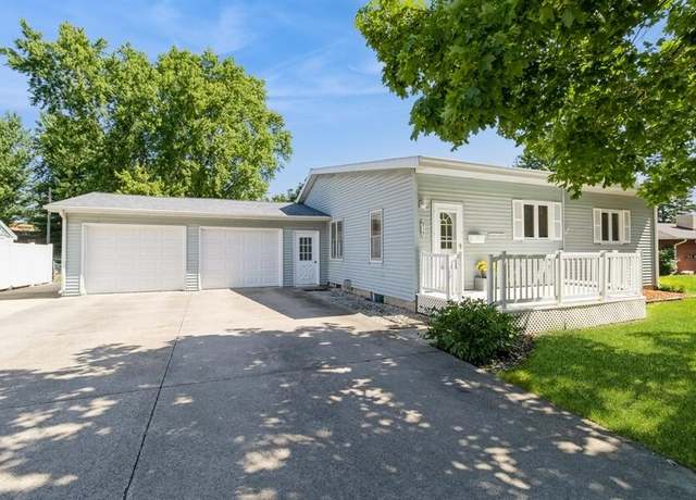 Property at 915 Cedar St, Story City, IA 50248, 3 beds, 2.5 baths