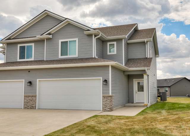 Property at 840 Kinney Cir NE, Bondurant, IA 50035, 3 beds, 2.5 baths