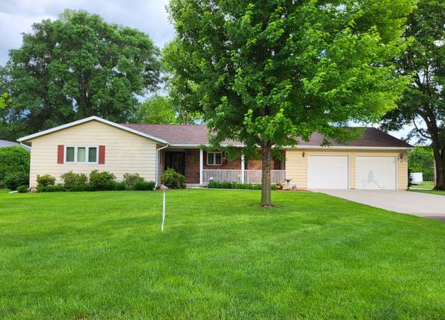 Property at 1727 Division St, Boone, IA 50036, 4 beds, 3.5 baths