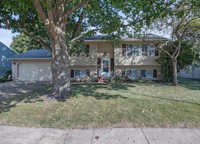 Property at 518 N 4th St, Ankeny, IA 50021, 4 beds, 2 baths