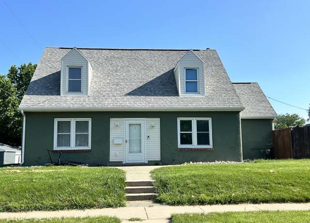 Property at 1021 15th St, Boone, IA 50036, 4 beds, 2 baths