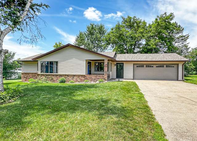 Property at 215 N Elm St, Zearing, IA 50278, 3 beds, 3 baths